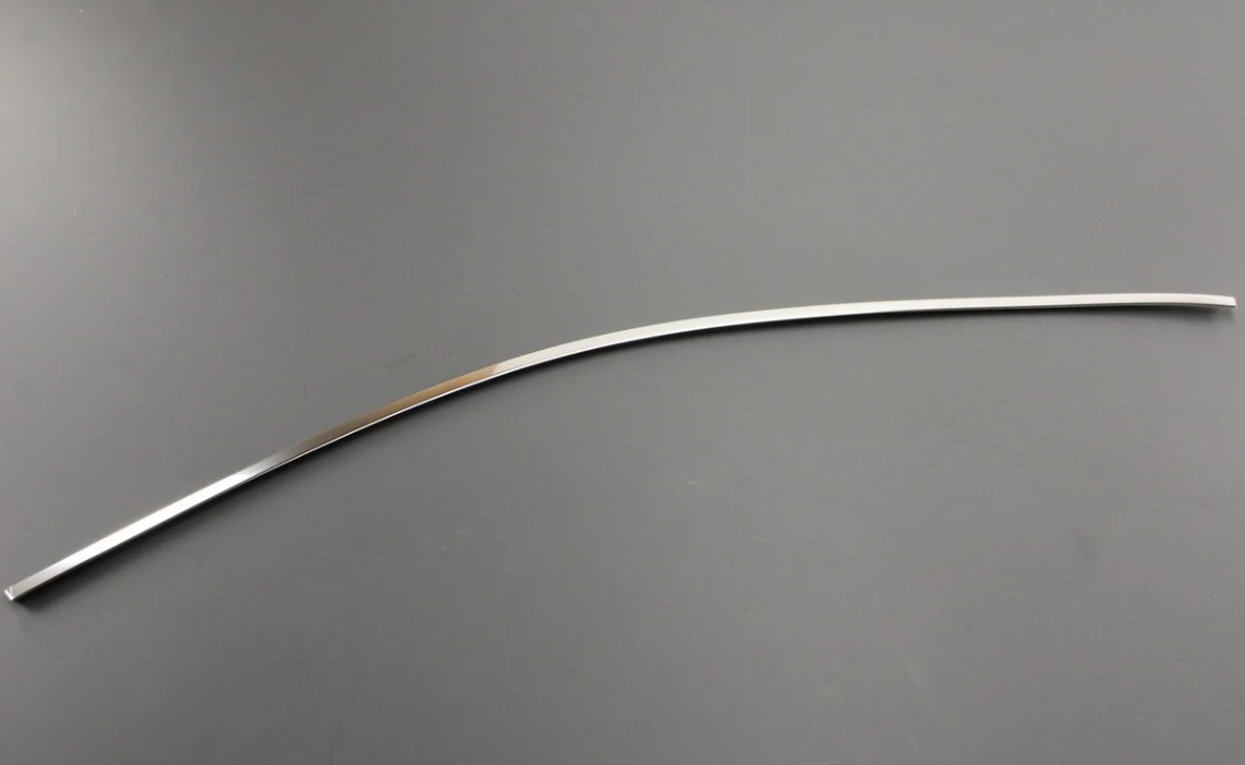 Nẹp ngoài kính cửa trước phải mạ crôm